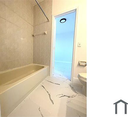 5th image of 17415 NW 75th Pl APT 208