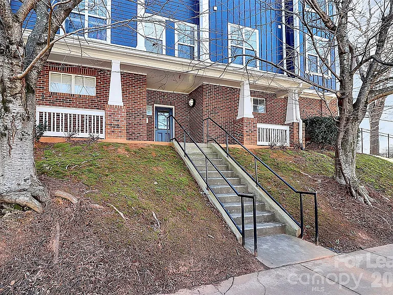 1654 Walnut View Dr — Photo 2