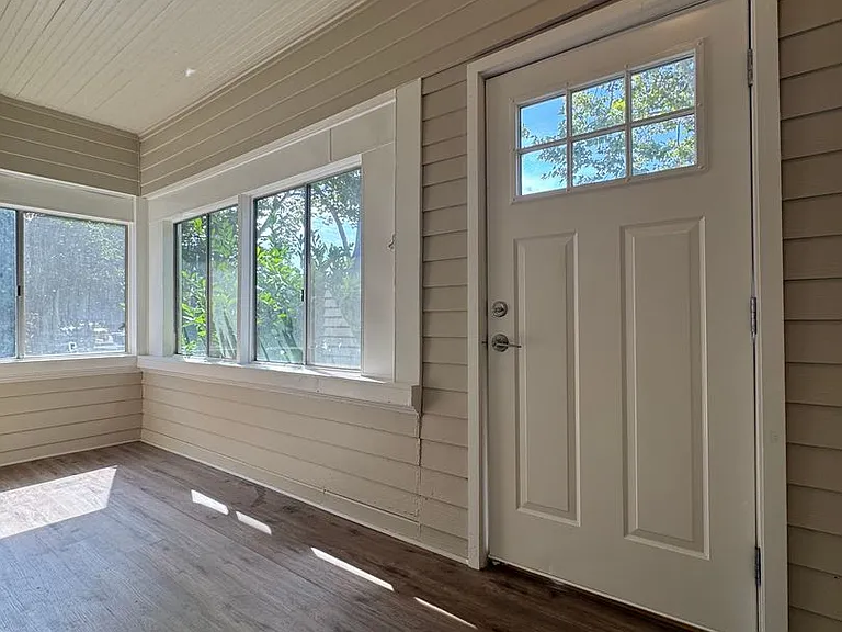 513 E Walnut St — Photo 4