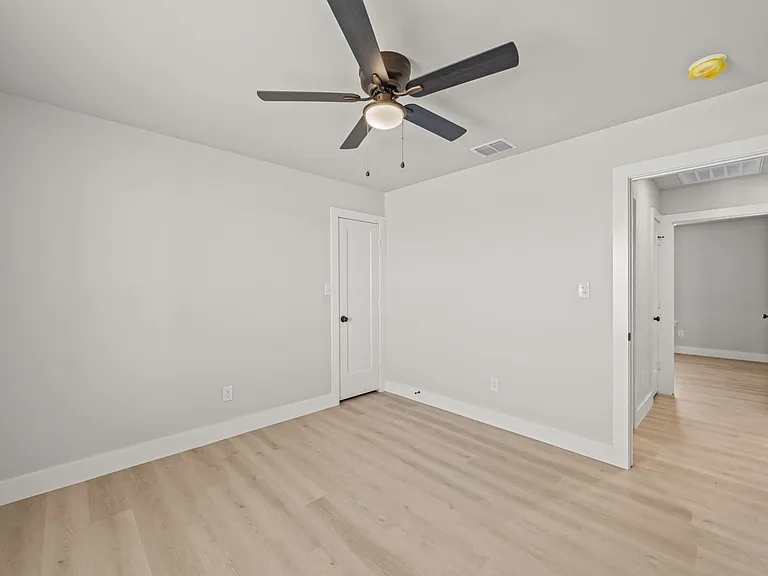 10517 East Cres #7400 — Photo 28