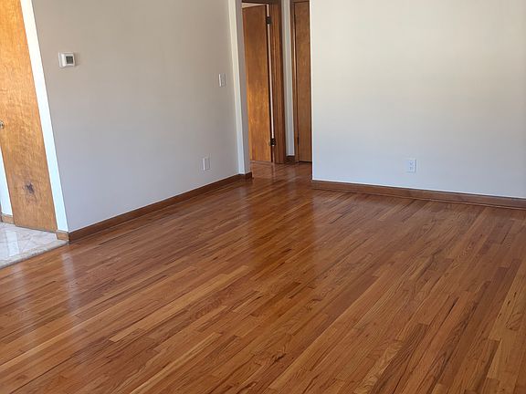 4th image of 325 2nd St APT 4