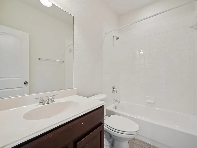 3934 Amberwood Dr — Photo 9