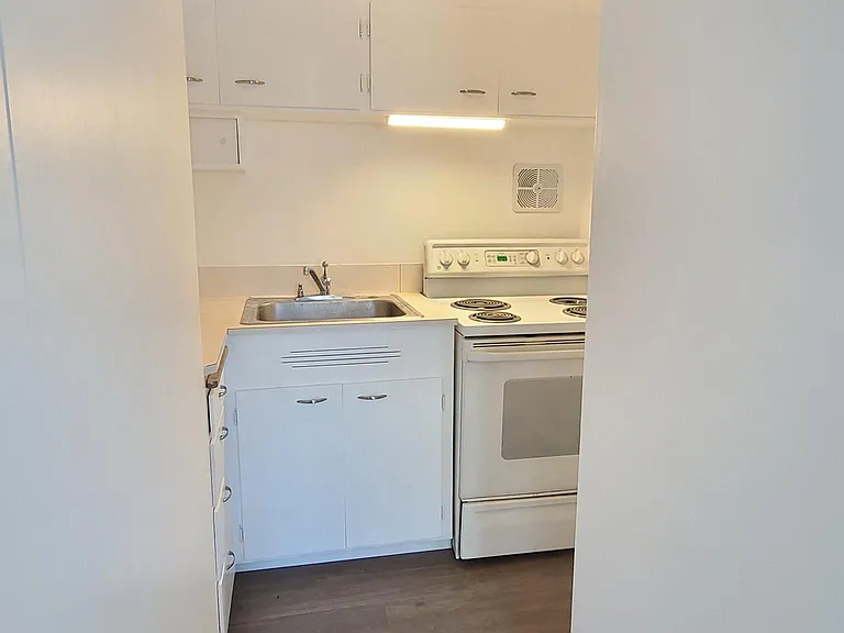4750 University Way NE — Photo 5