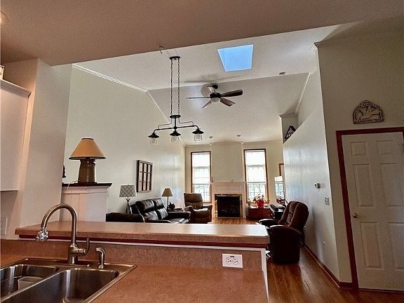 5th image of 425 Coventry Ct
