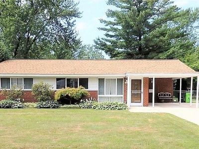 2523 Empire Dr, West Bloomfield, MI, 48324