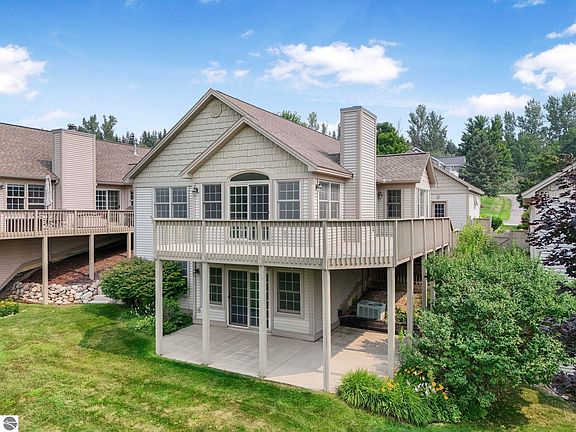 2nd image of 2911 E Crown Dr