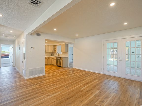 3rd image of 3934 Southport