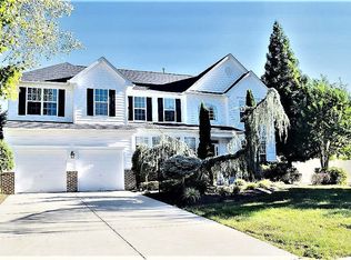 25804 Spring Farm Cir, Chantilly, VA 20152