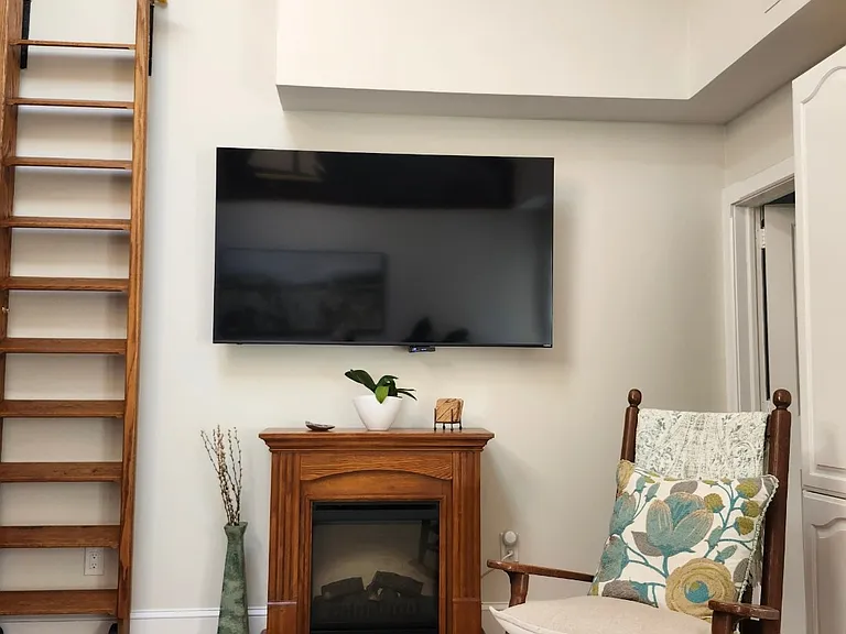 6 Howe Ave — Photo 6