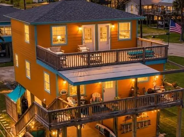 317 Crab St, Surfside Beach, TX 77541