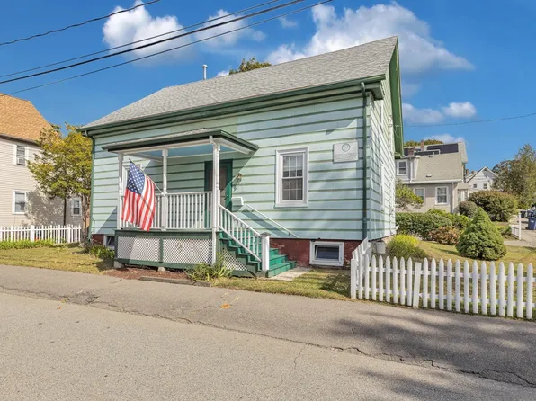 22 Barry St, Hyde Park, MA 02136