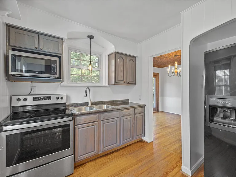 1377 Collinsdale Ave — Photo 10