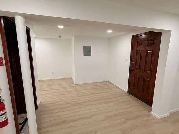 5th image of 811 Montgomery St #B