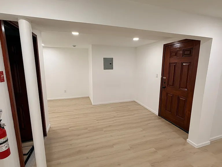 811 Montgomery St #B — Photo 5