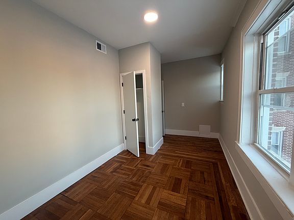4th image of 500-04 W 7th St #203