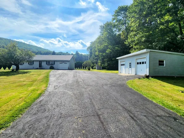 740 Round Head Dr, Weatherly, PA 18255