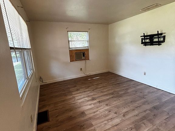 3rd image of 1934 S Lincoln Ave #A