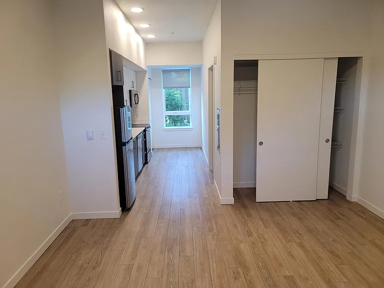 505 Dekum Apartments — Photo 42