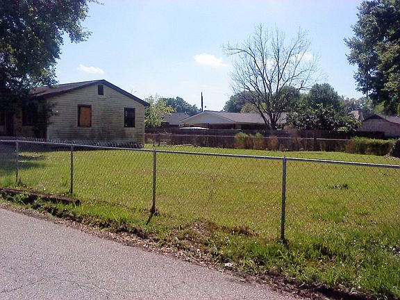 4th image of 293 Terrio Dr