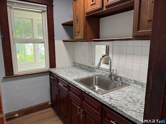 5th image of 155 Sylvan Ave #2