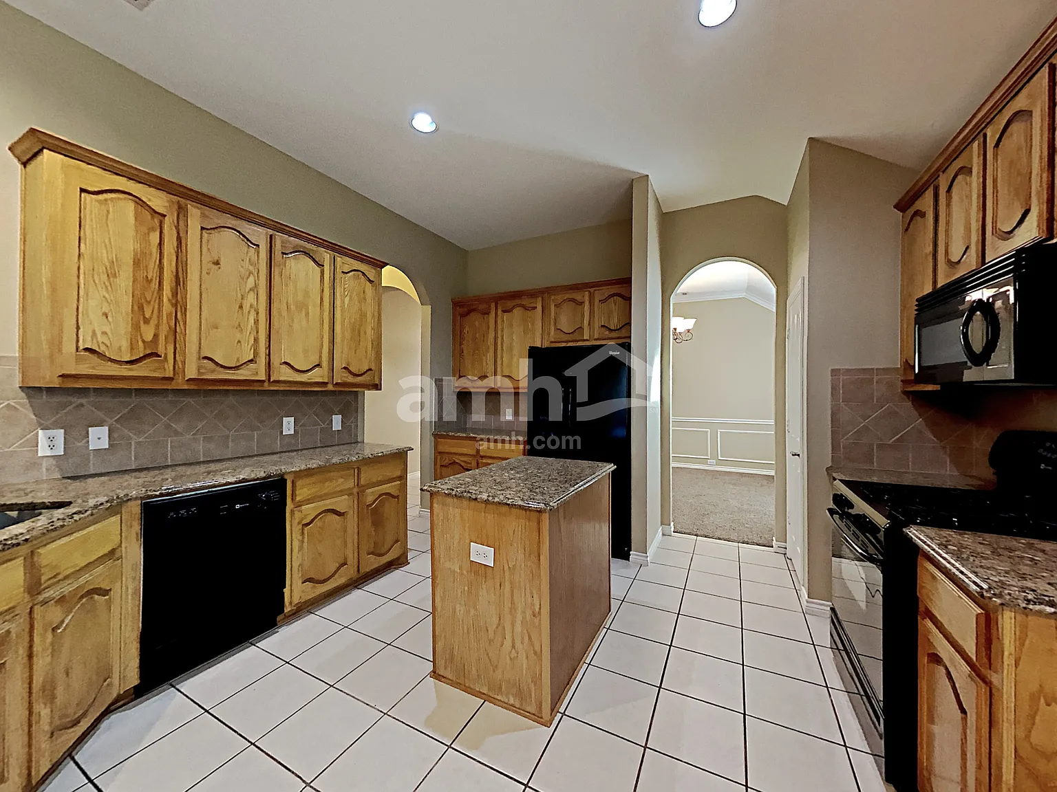 4 bed, 2.0 bath, 2013 sqft, $2,555 — Photo 3