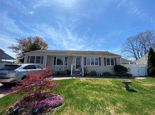 102 Thomas St, Brentwood, NY 11717