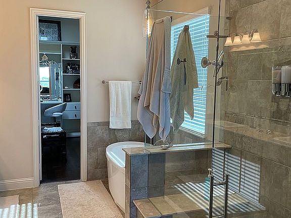 4th image of 1704 Serra Dr