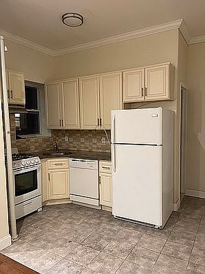 2nd image of 28-14 Crescent St #20