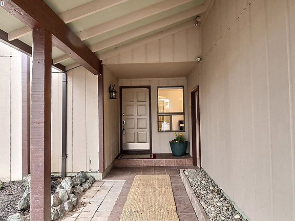 4th image of 13230 SW Burnham Ct