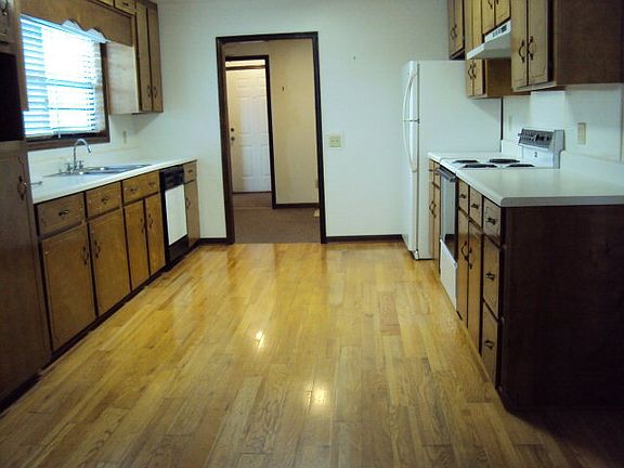 3rd image of 3746 West Dr