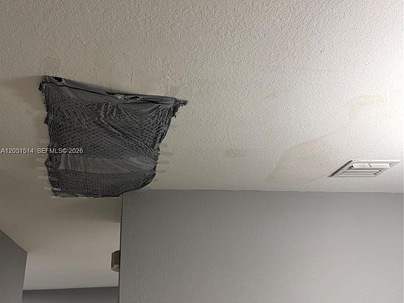 5th image of 901 NE 42nd Ave