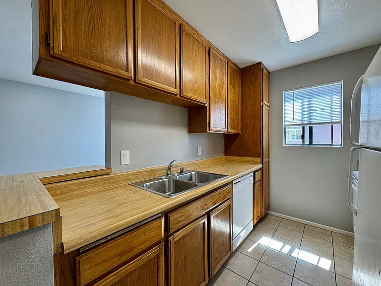 3633 Marlborough Ave — Photo 9