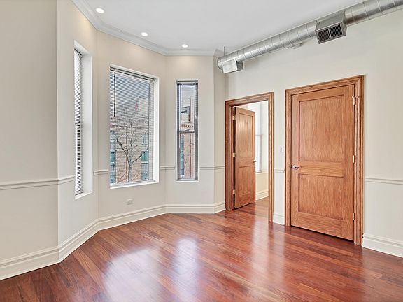 4th image of 2868 N Lincoln Ave #2