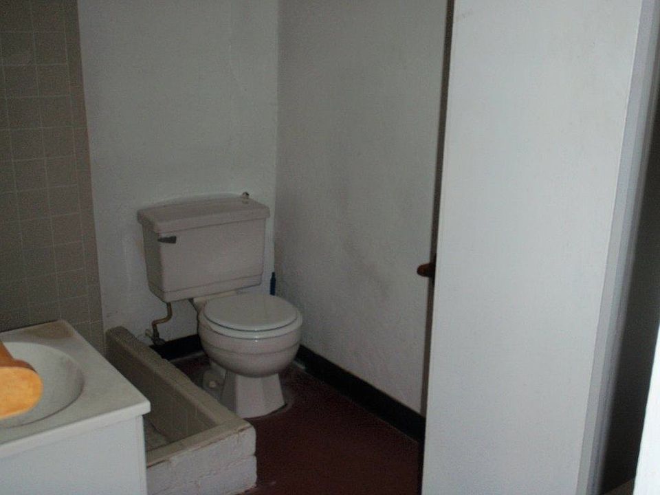 Building Photo 4