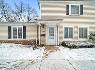 1180 Cove Dr #152-B, Prospect Heights, IL 60070