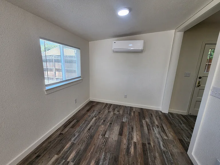 211 N Park St — Photo 7