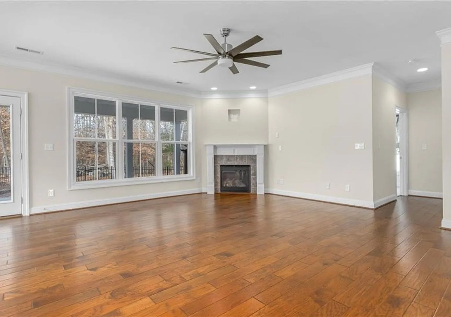 6 Bedroom 3 Bath home with over 3400sqft in Suffolk. Available 10/1 — Photo 4