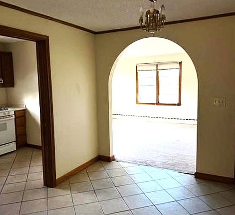 4th image of 3840 S Park Ave Front 3