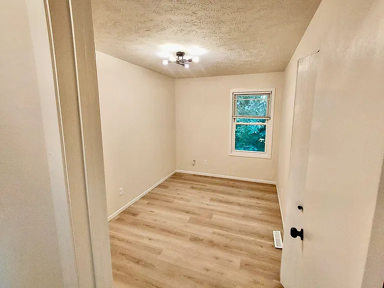 540 Lewis St #E — Photo 15