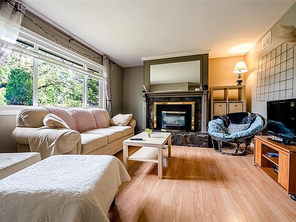 3rd image of 4120 Quadra St