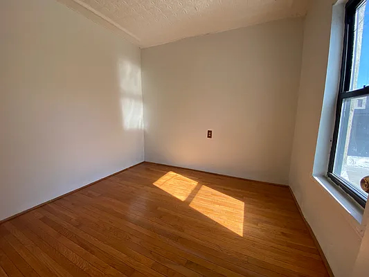 Rented by Capri Jet Realty Corp | media 13