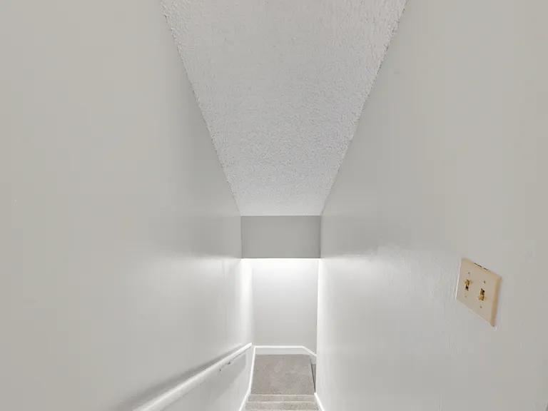 1196 McArthur Dr #4 — Photo 7