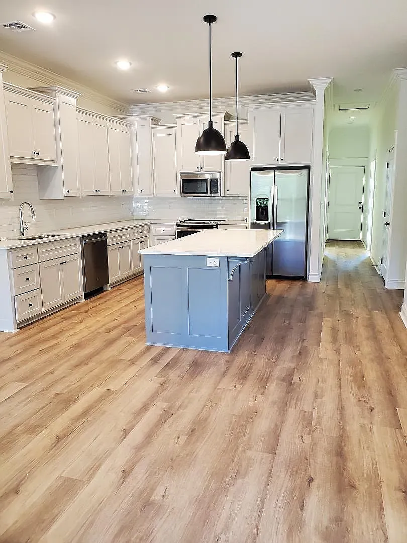 3 bed, 3.5 bath, 1346 sqft, $2,100 — Photo 2