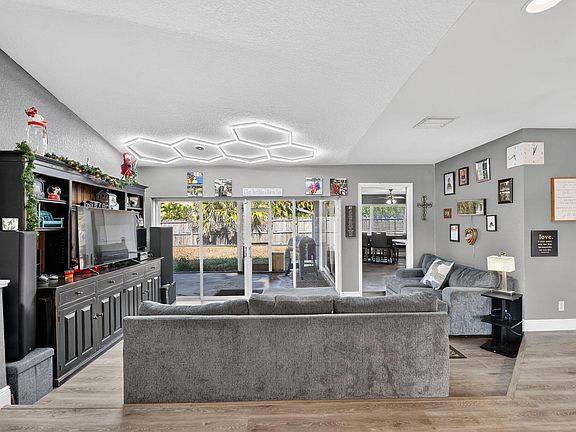 3rd image of 1321 Wyndcliff Drive