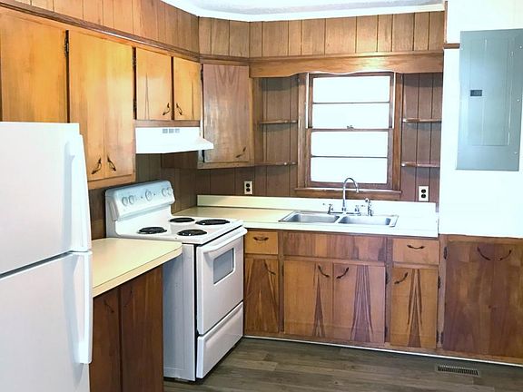 4th image of 297 Anderson Ln