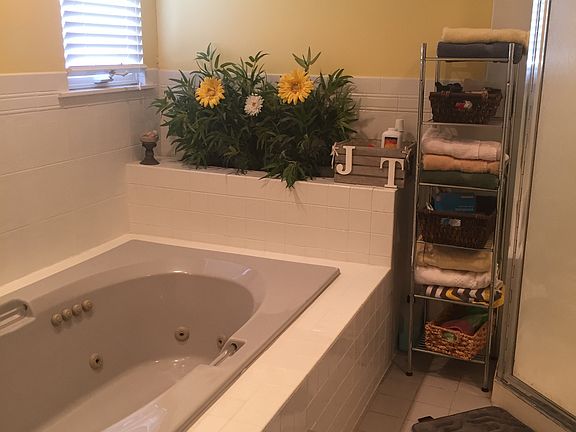 2nd image of 809 De Guise St