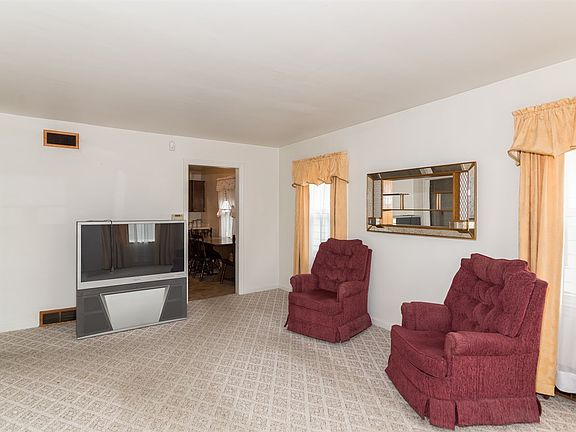 5th image of 1327 N Grant Ave