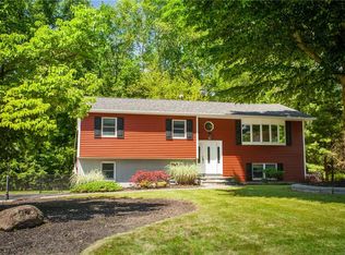 1 N Lorna Ln, Airmont, NY 10952