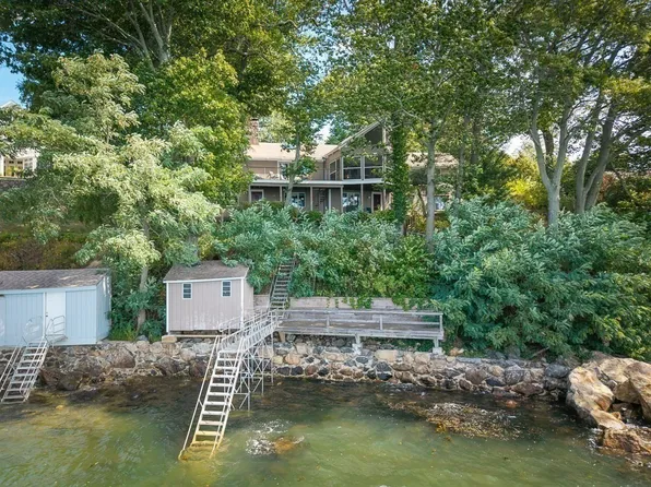 9 Elm Top Ln, Beverly, MA 01915