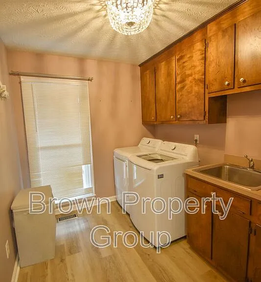 1651 Greenock Ave — Photo 6